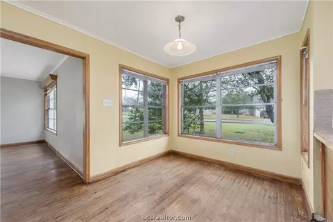 520 Wayside Dr, Bryan, TX 77802 photo 11