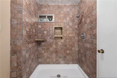 520 Wayside Dr, Bryan, TX 77802 photo 16