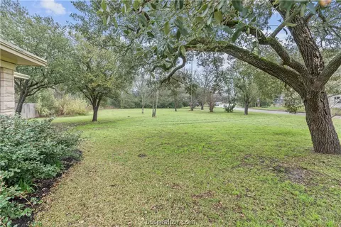 520 Wayside Dr, Bryan, TX 77802 photo 23