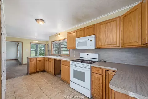 520 Wayside Dr, Bryan, TX 77802 photo 8