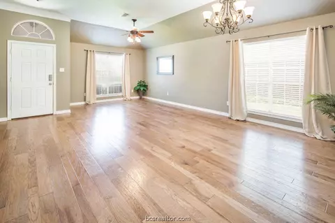 4601 Brompton Ln, Bryan, TX 77802 photo 4