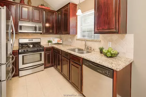 4601 Brompton Ln, Bryan, TX 77802 photo 8