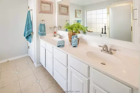 4601 Brompton Ln, Bryan, TX 77802 photo 13