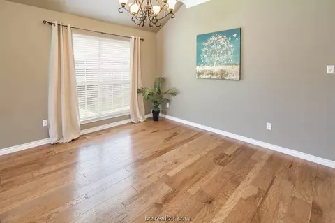 4601 Brompton Ln, Bryan, TX 77802 photo 11