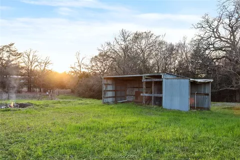 6421 Broach Rd, Bryan, TX 77808 photo 4