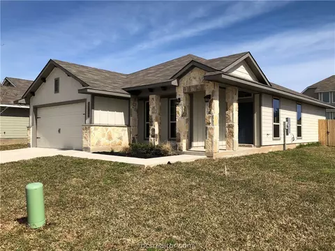 2102 Markley Dr, Bryan, TX 77807 photo 2