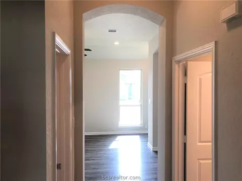 2102 Markley Dr, Bryan, TX 77807 photo 5