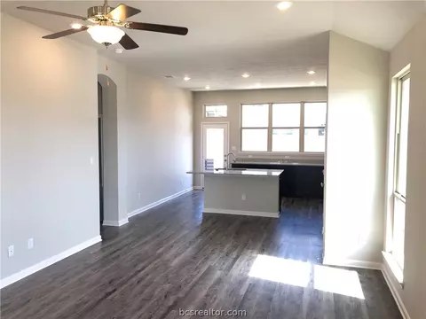 2102 Markley Dr, Bryan, TX 77807 photo 6