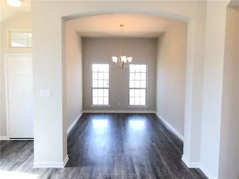 2102 Markley Dr, Bryan, TX 77807 photo 9