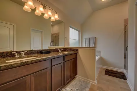 2017 Arable Ct, Brenham, TX 77833 photo 13