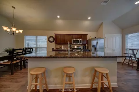 2017 Arable Ct, Brenham, TX 77833 photo 8