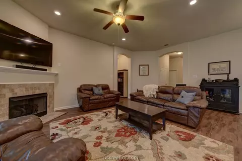 2017 Arable Ct, Brenham, TX 77833 photo 6