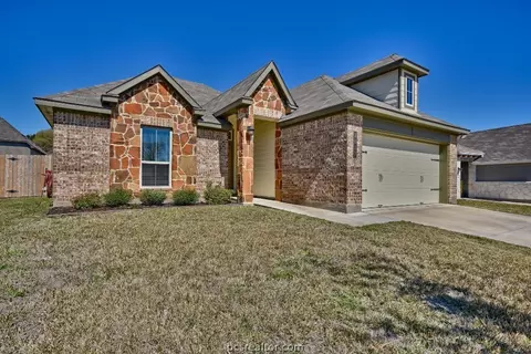 2017 Arable Ct, Brenham, TX 77833 photo 3