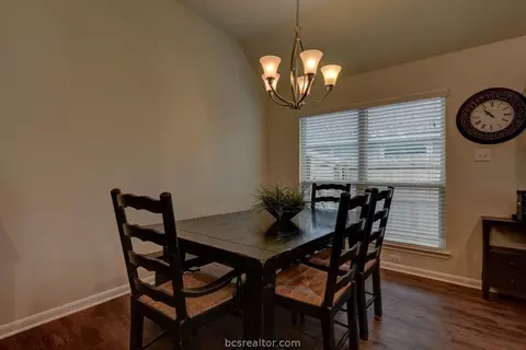 2017 Arable Ct, Brenham, TX 77833 photo 10