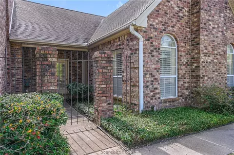 703 Walker St, Bryan, TX 77802 photo 2