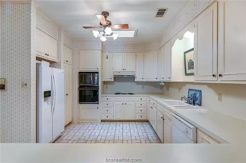 703 Walker St, Bryan, TX 77802 photo 8