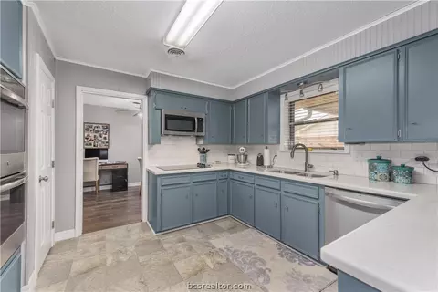 2312 Devonshire St, Bryan, TX 77802 photo 8