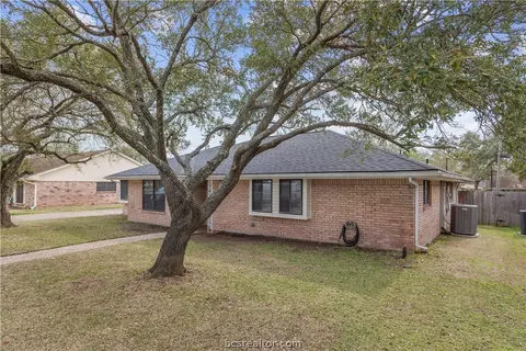 2312 Devonshire St, Bryan, TX 77802 photo 2