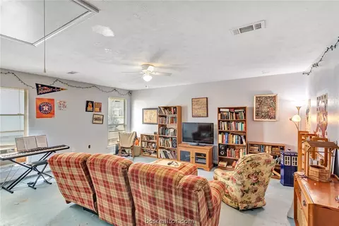 2230 Howell, Bryan, TX 77803 photo 10