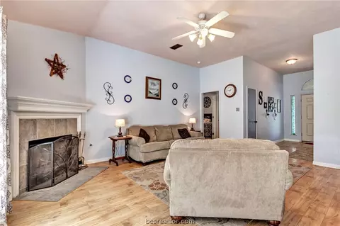 2230 Howell, Bryan, TX 77803 photo 2