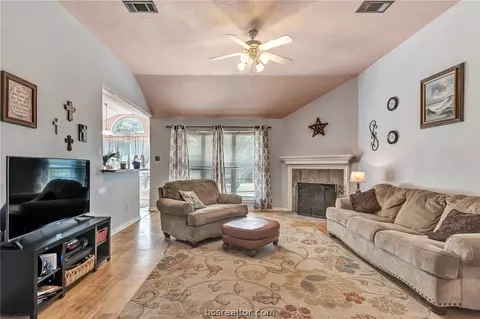 2230 Howell, Bryan, TX 77803 photo 3