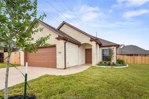 1922 Debbie Dr, Bryan, TX 77802 photo 3