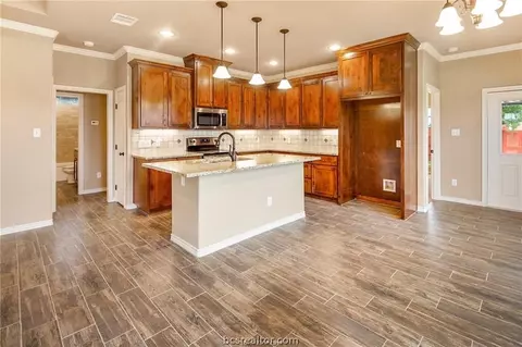 1922 Debbie Dr, Bryan, TX 77802 photo 8