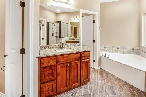 1922 Debbie Dr, Bryan, TX 77802 photo 14