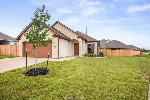 1922 Debbie Dr, Bryan, TX 77802 photo 1