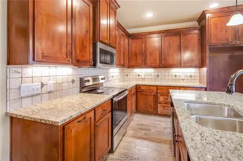 1922 Debbie Dr, Bryan, TX 77802 photo 11