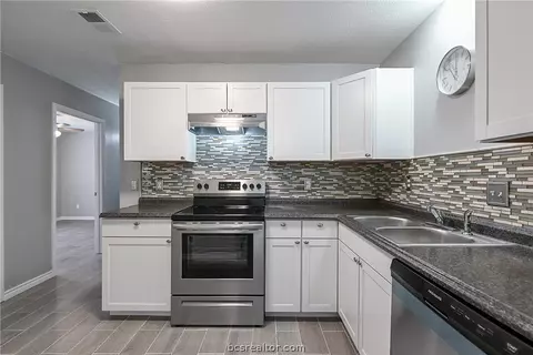 2812 Forest Bnd, Bryan, TX 77801 photo 4