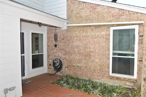 913 Westview St, Bryan, TX 77802 photo 3