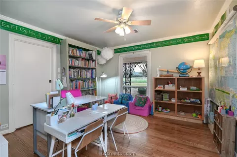401 Brookside Dr E, Bryan, TX 77801 photo 23