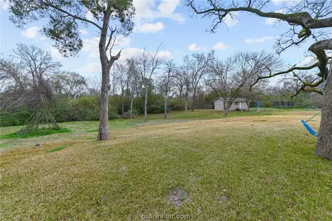 401 Brookside Dr E, Bryan, TX 77801 photo 36
