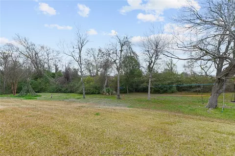 401 Brookside Dr E, Bryan, TX 77801 photo 41