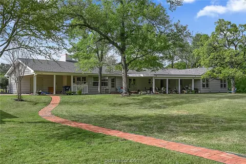 401 Brookside Dr E, Bryan, TX 77801 photo 27