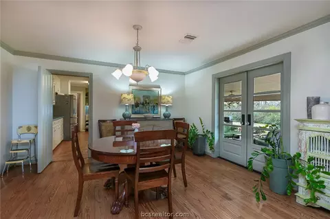 401 Brookside Dr E, Bryan, TX 77801 photo 9