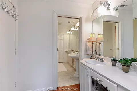 401 Brookside Dr E, Bryan, TX 77801 photo 18