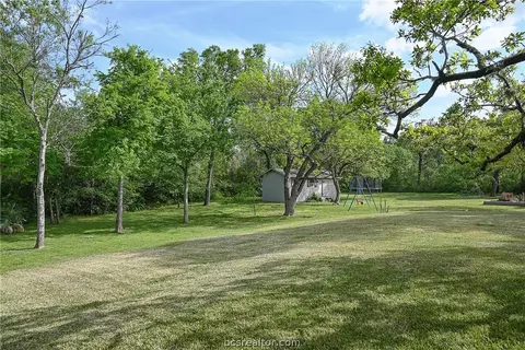 401 Brookside Dr E, Bryan, TX 77801 photo 37