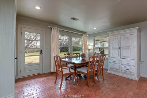401 Brookside Dr E, Bryan, TX 77801 photo 10