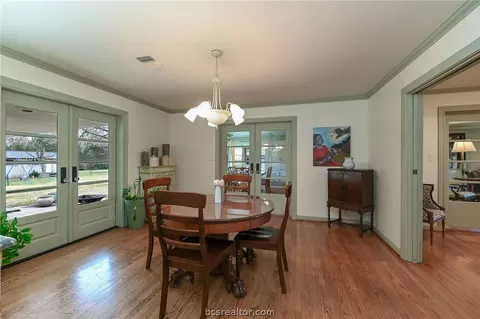401 Brookside Dr E, Bryan, TX 77801 photo 8
