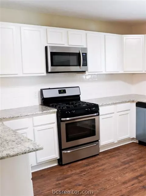 210 Ehlinger Dr, Bryan, TX 77801 photo 9