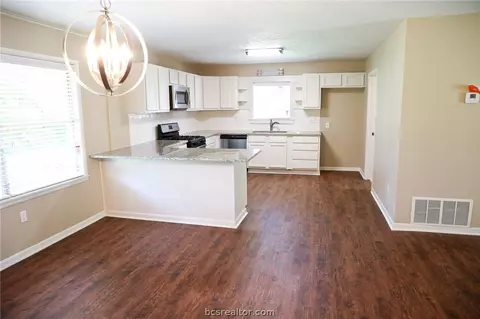 210 Ehlinger Dr, Bryan, TX 77801 photo 6