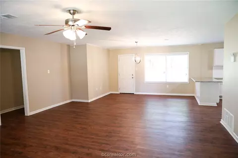 210 Ehlinger Dr, Bryan, TX 77801 photo 4