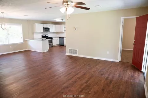 210 Ehlinger Dr, Bryan, TX 77801 photo 2