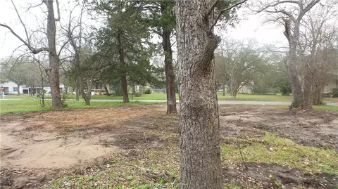 1207 Batts St, Bryan, TX 77803 photo 3