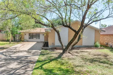 4008 Willow Oak St, Bryan, TX 77802 photo 2