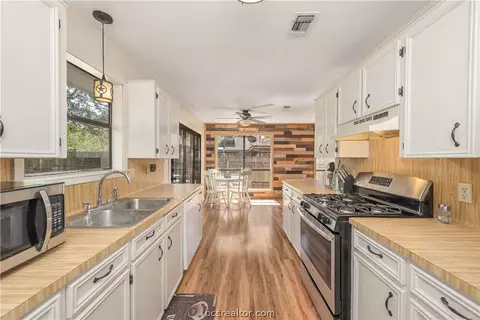 4008 Willow Oak St, Bryan, TX 77802 photo 9