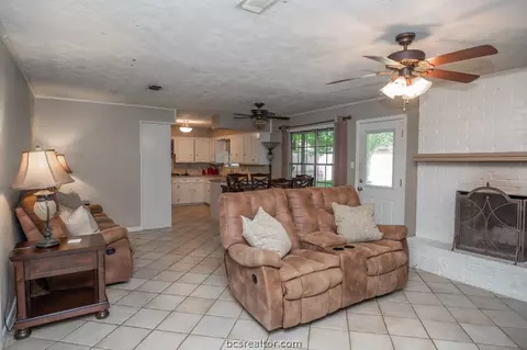 2205 Hillside Dr, Bryan, TX 77802 photo 8