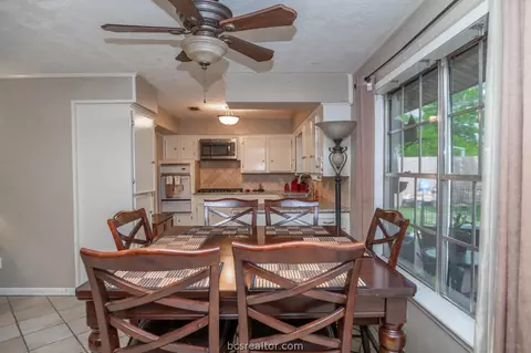 2205 Hillside Dr, Bryan, TX 77802 photo 10